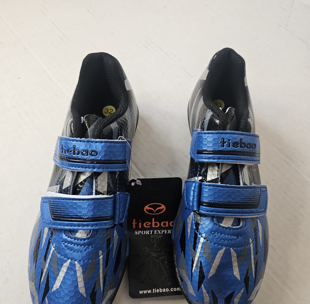 NWT YOUTH  TIEBAO SOCCER TURF SHOES SIZE 1Y ROYAL BLUE AND BLACK ATHLETIC